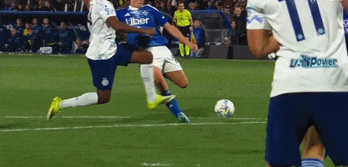 u8.com-帕斯邦尼碰撞裁判判点，达库尼亚主罚命中，科莫3-4国米